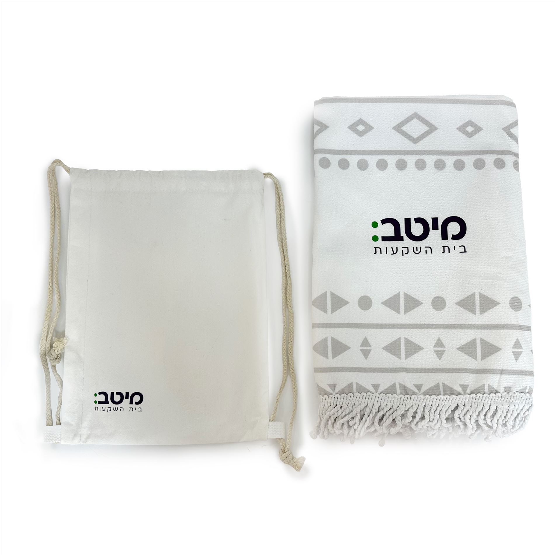 מגבת חוף בתיק שרוכים